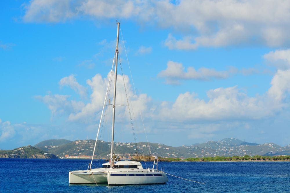 Assurance catamaran